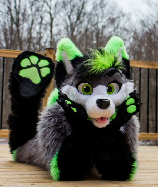 MysticFrost - Fursuit Husky Cosplay